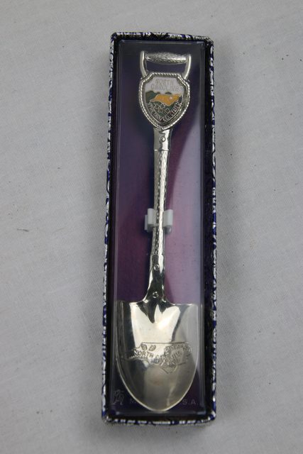 Cuillère pelle souvenir North Carolina avec boîte